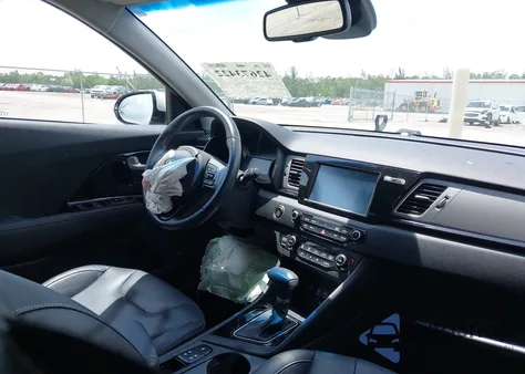 2018 Kia Niro Touring z USA, uszkodzony, nr VIN KNDCE3LC6J5116877